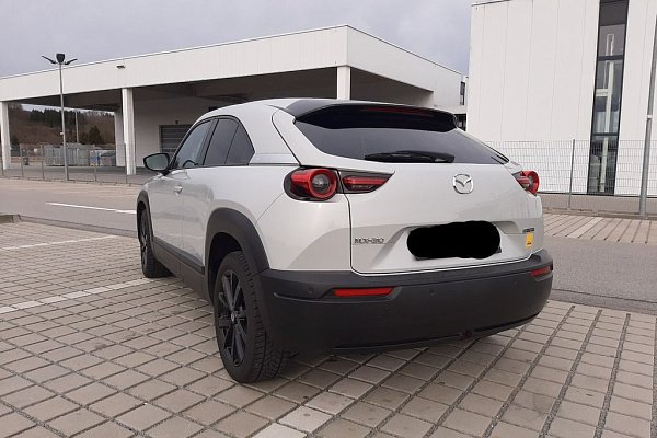 Белый Mazda MX-30 2023 года