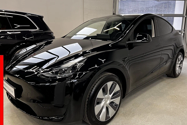 Черный Tesla Model Y Standard 2023 года