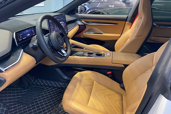 Белый Zeekr 001 You Z-Sport 2023 года